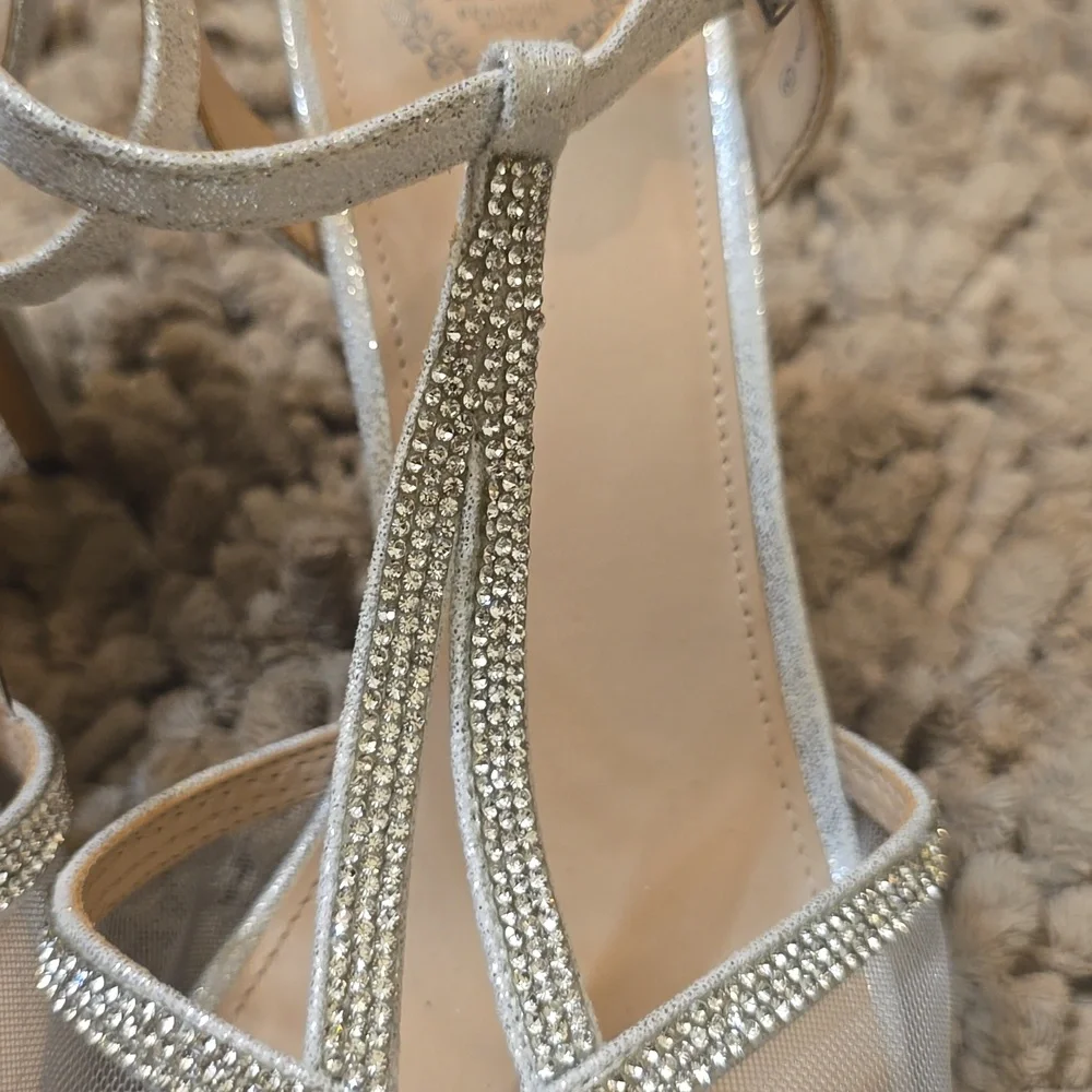 New‎ I. Miller Women's Size Rhinestone Silver T-Strap Heel Shoe Adjustable Strap